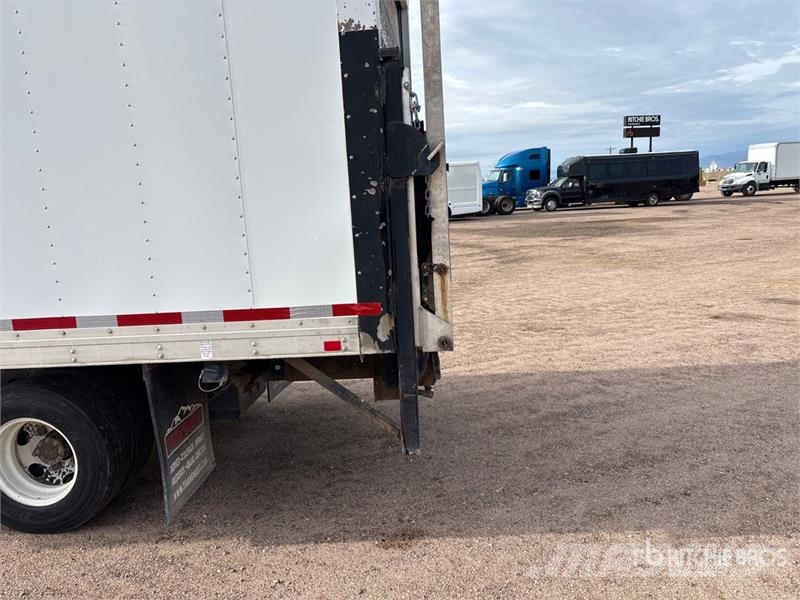 Isuzu NPR Camiones caja cerrada