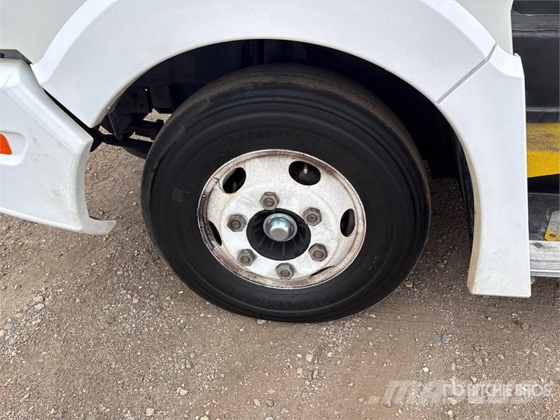 Isuzu NPR Furgons
