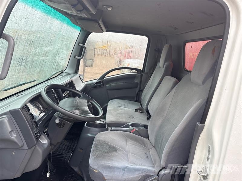 Isuzu NPR Dobozos teherautók