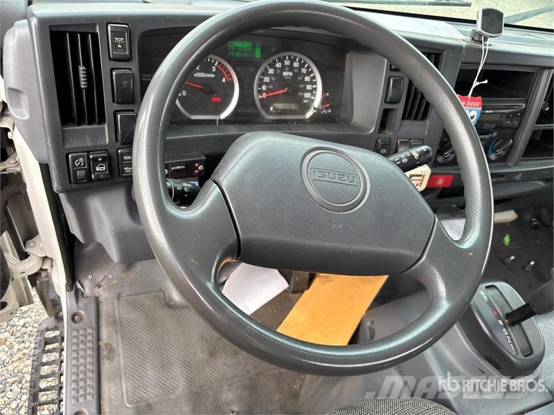 Isuzu NPR Kamioni sa otvorenim sandukom
