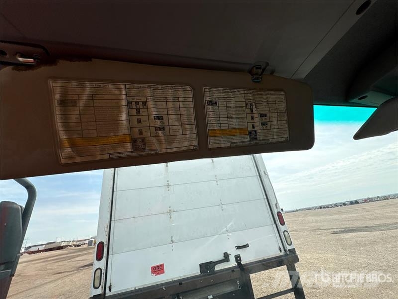 Isuzu NPR Camiones caja cerrada
