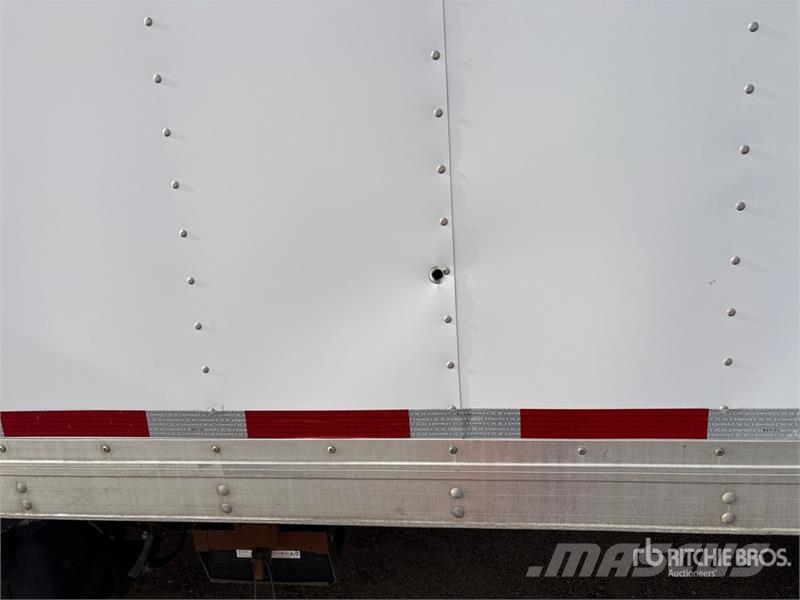Isuzu NPR Camiones caja cerrada