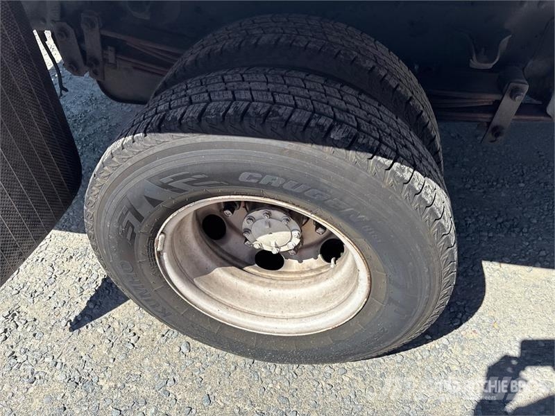 Isuzu NPR Furgons