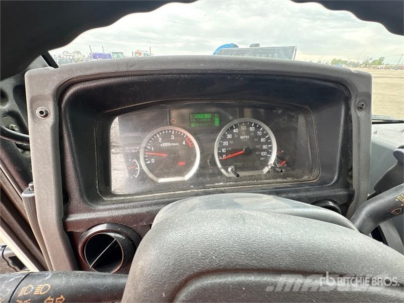 Isuzu NPR Furgons