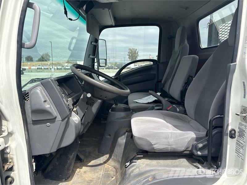 Isuzu NPR Flatbed kamyonlar