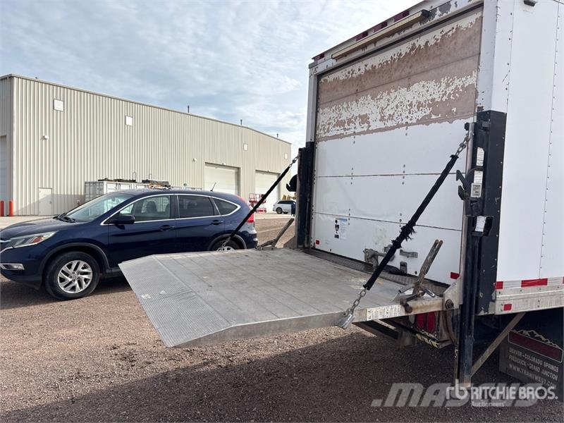Isuzu NPR Camiones caja cerrada
