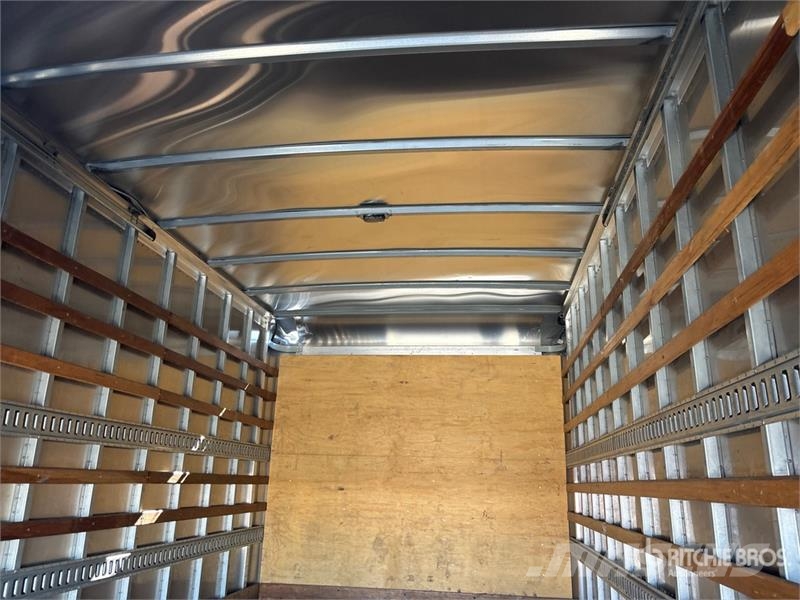 Isuzu NPR Camiones caja cerrada
