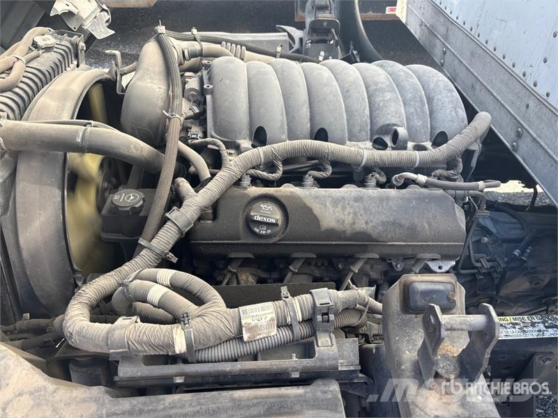 Isuzu NPR Camiones caja cerrada