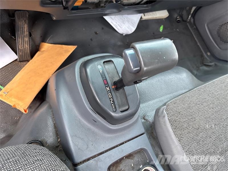 Isuzu NPR Kamioni sa otvorenim sandukom