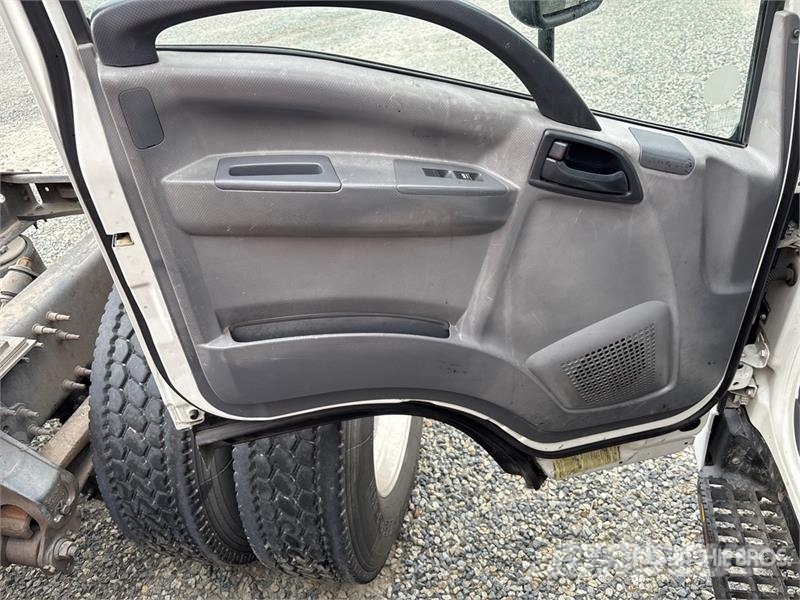 Isuzu NPR Kamioni sa otvorenim sandukom