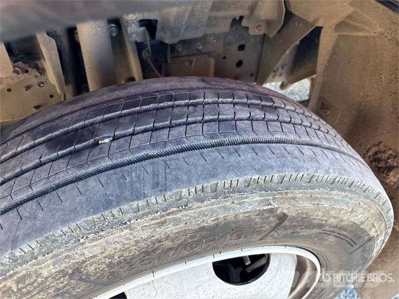 Isuzu NPR Pašizgāzējs