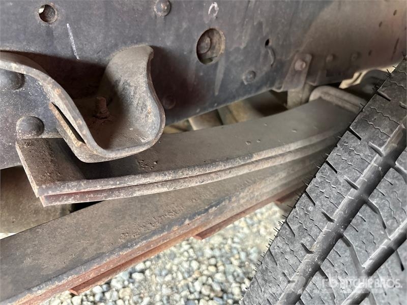 Isuzu NPR Kamioni sa otvorenim sandukom