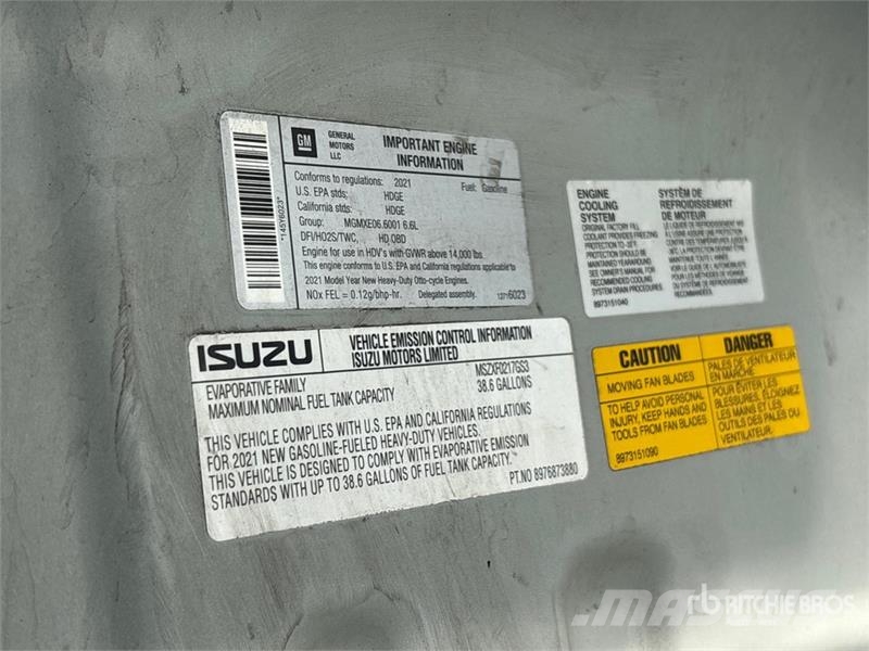 Isuzu NPR Camiones caja cerrada