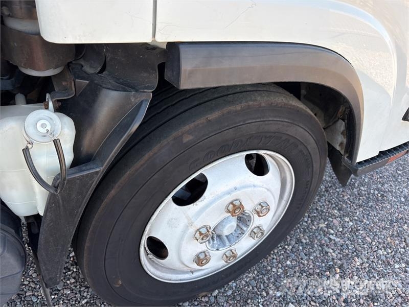Isuzu NPR شاحنات بدرجة حرارة قابلة للضبط