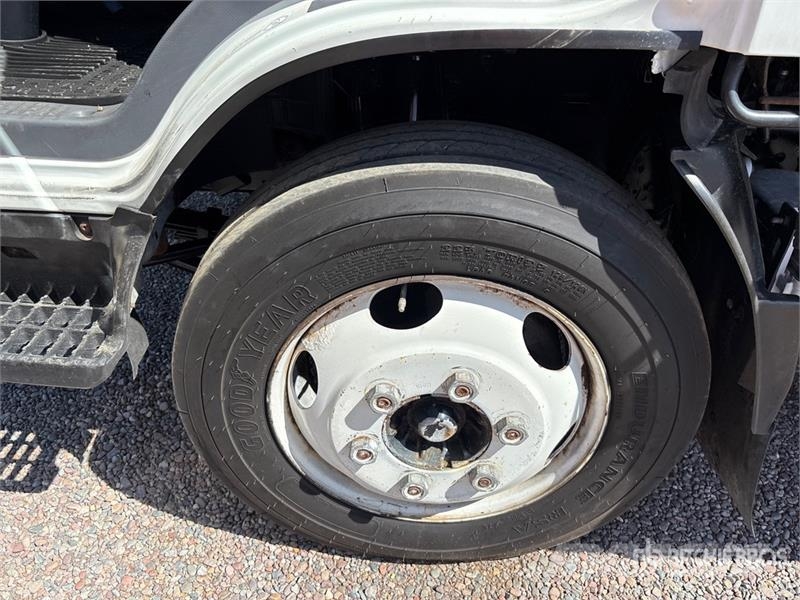 Isuzu NPR Camiones con temperatura controlada