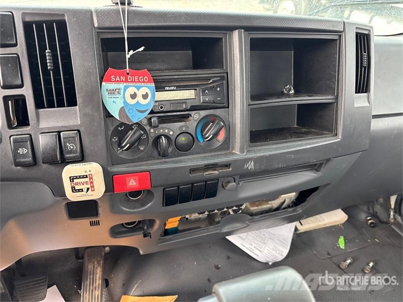 Isuzu NPR Kamioni sa otvorenim sandukom