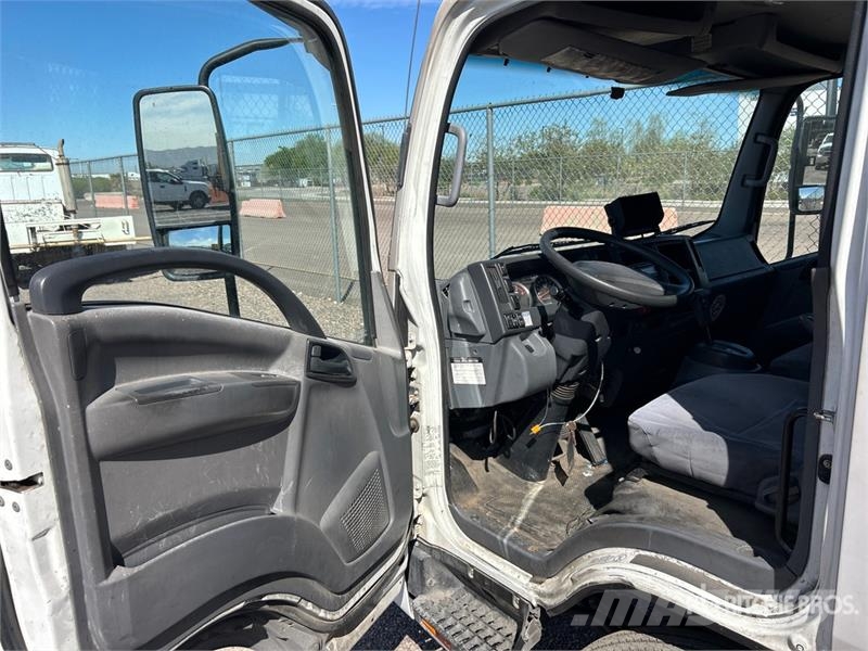 Isuzu NPR Pritschenwagen/Pritschenwagen mit Seitenklappe