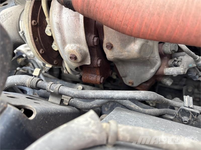 Isuzu NPR Kamioni sa otvorenim sandukom
