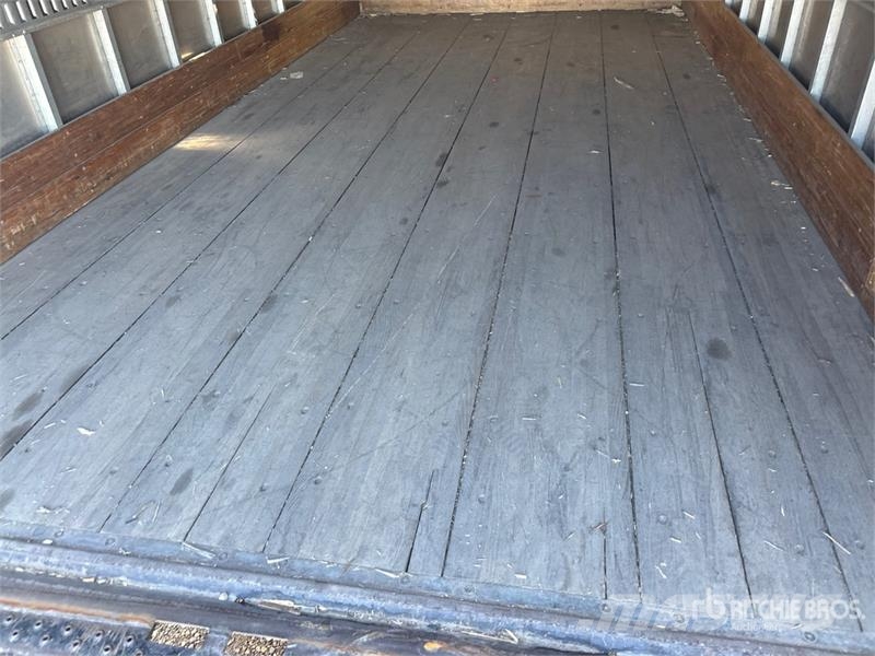 Isuzu NPR Camiones caja cerrada