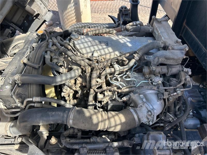 Isuzu NPR Pritschenwagen/Pritschenwagen mit Seitenklappe