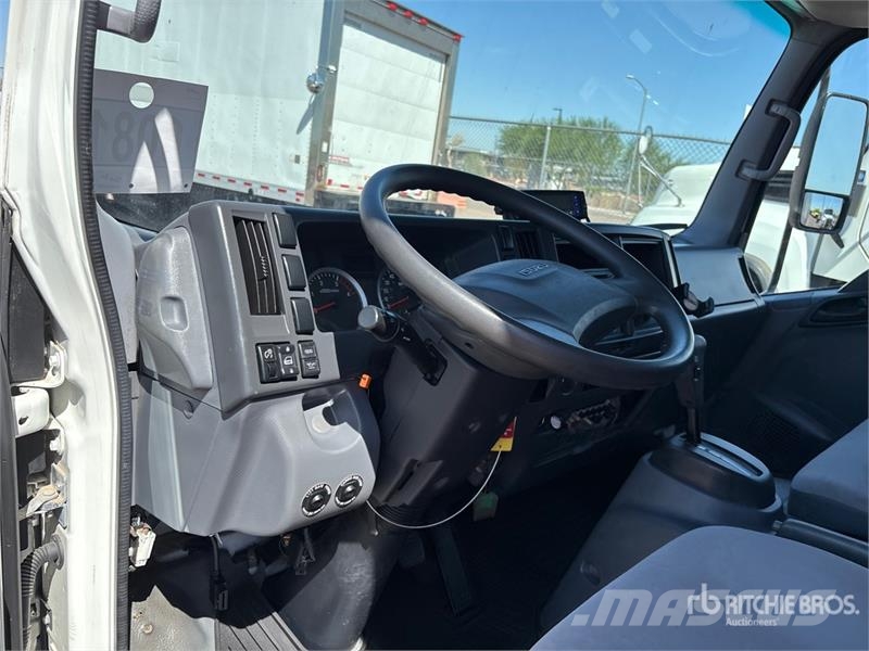 Isuzu NPR Camiones con temperatura controlada