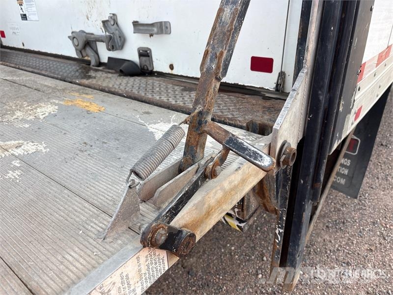 Isuzu NPR Camiones caja cerrada