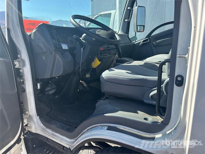 Isuzu NPR Camiones caja cerrada
