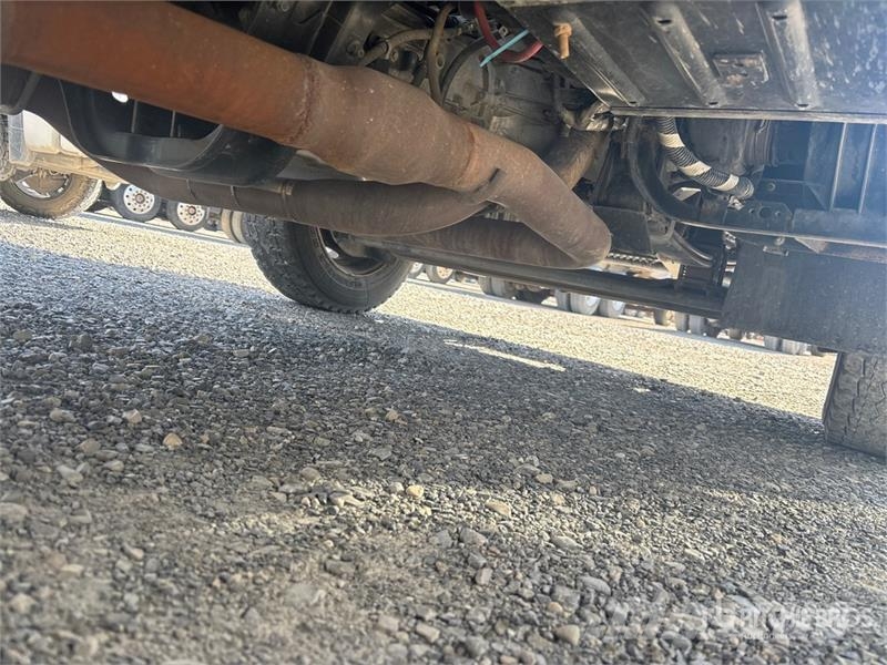 Isuzu NPR Camiones caja cerrada