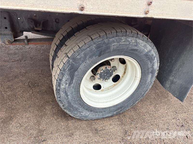 Isuzu NPR Dobozos teherautók