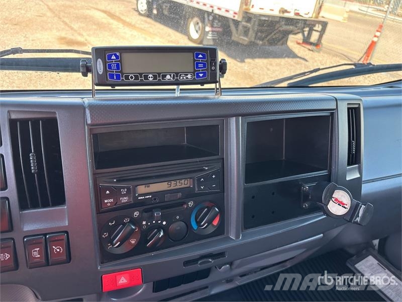 Isuzu NPR Camiones con temperatura controlada