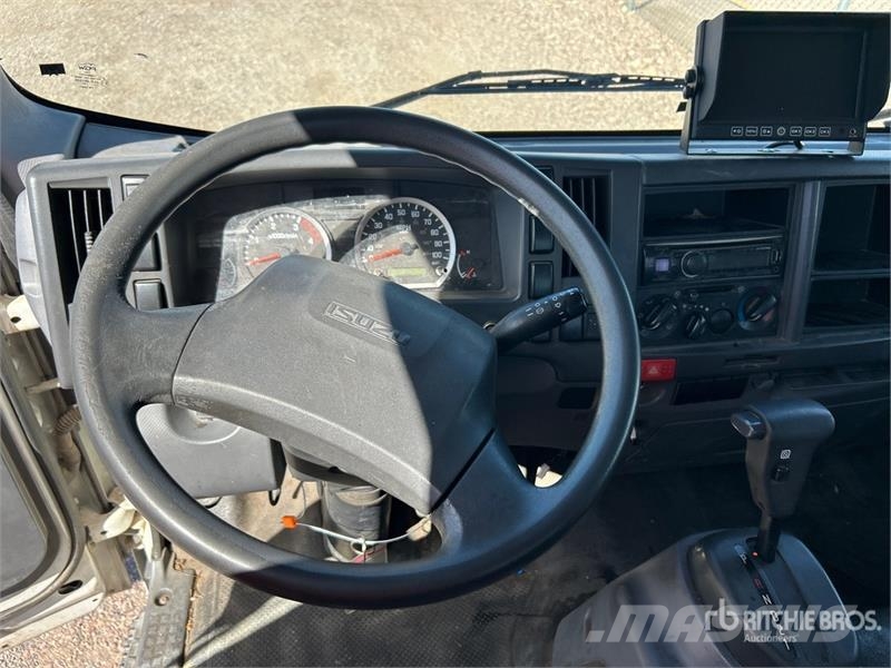 Isuzu NPR Pritschenwagen/Pritschenwagen mit Seitenklappe