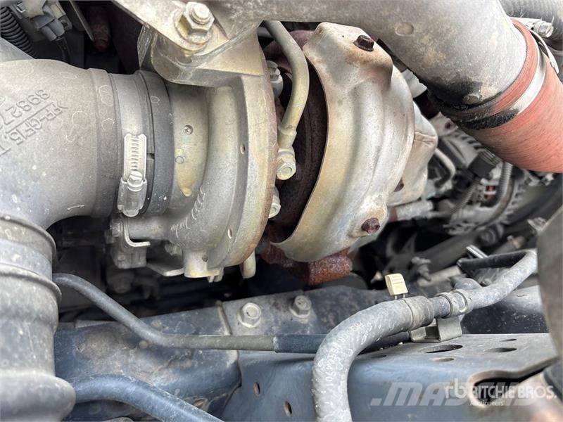 Isuzu NPR Kamioni sa otvorenim sandukom