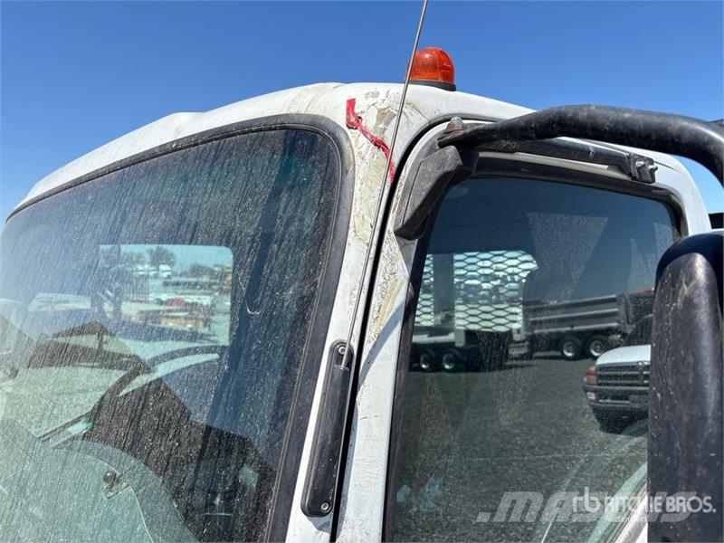 Isuzu NPR Flatbed kamyonlar