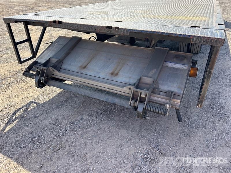 Isuzu NPR Pritschenwagen/Pritschenwagen mit Seitenklappe