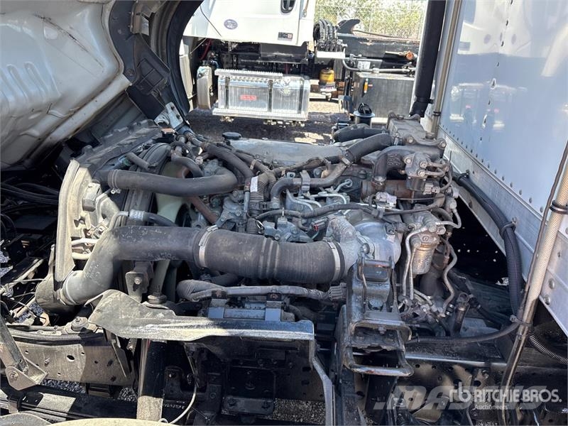 Isuzu NPR Camiones con temperatura controlada