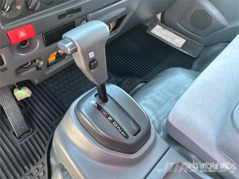 Isuzu NPR Camiones con temperatura controlada