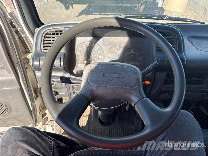 Isuzu NPR 4x2 Spray Truck Andre lastebiler