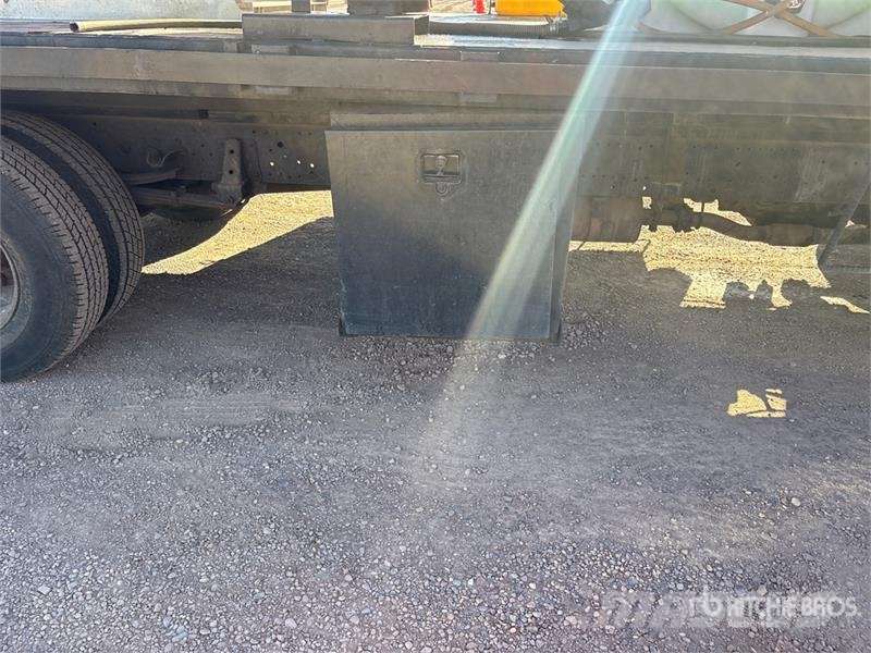 Isuzu NPR 4x2 Spray Truck Andre lastebiler