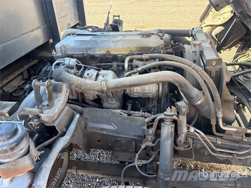 Isuzu NPR 4x2 Spray Truck Andre lastebiler