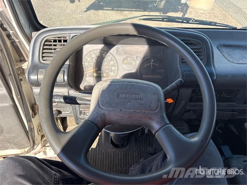 Isuzu NPR 4x2 Spray Truck Andre lastebiler