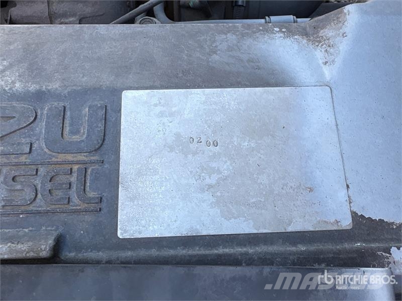 Isuzu NPR 4x2 Spray Truck Andre lastebiler