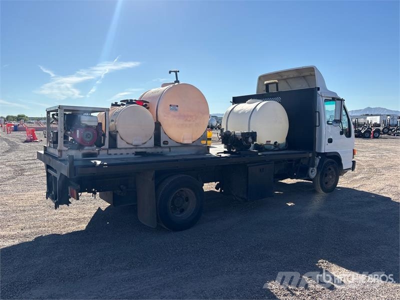 Isuzu NPR 4x2 Spray Truck Andre lastebiler