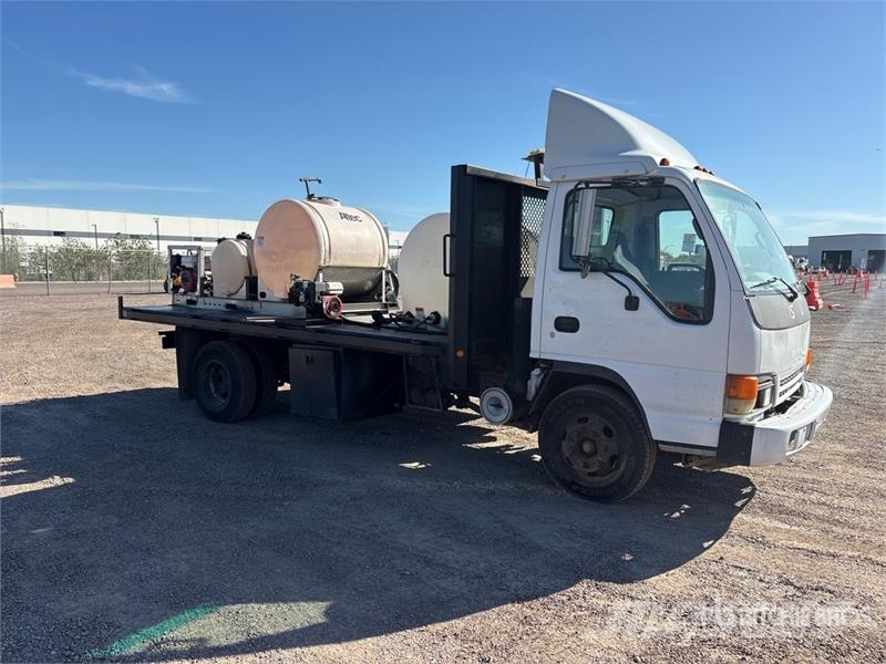 Isuzu NPR 4x2 Spray Truck Andre lastebiler