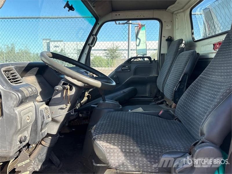 Isuzu NPR 4x2 Spray Truck Andre lastebiler