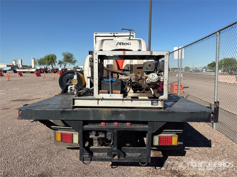 Isuzu NPR 4x2 Spray Truck Andre lastebiler