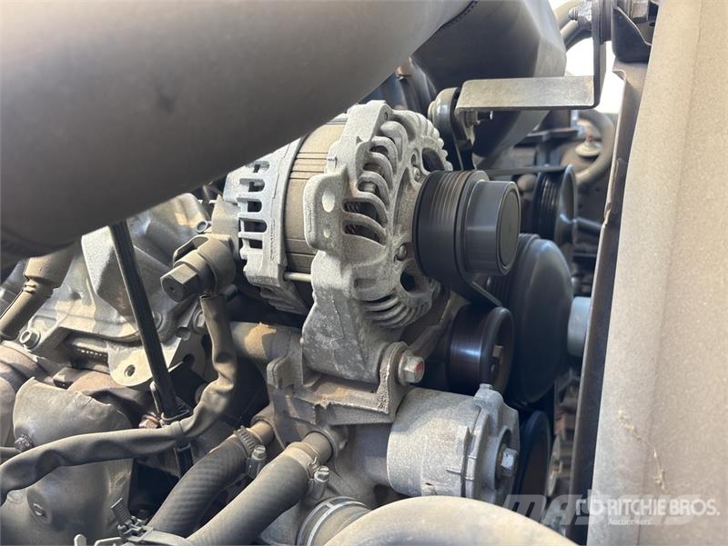 Isuzu NPR HD Camiones caja cerrada