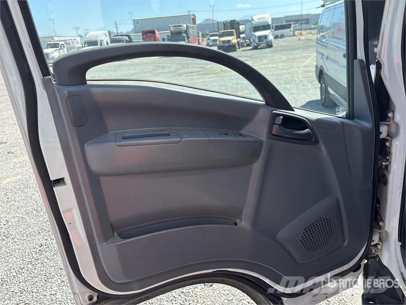 Isuzu NPR HD Camiones caja cerrada