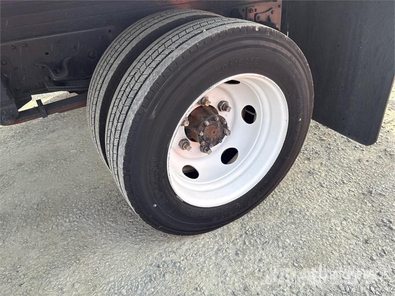 Isuzu NPR HD Umpikorikuorma-autot