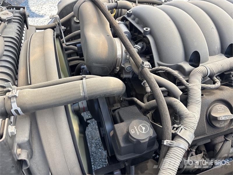 Isuzu NPR HD Camiones caja cerrada