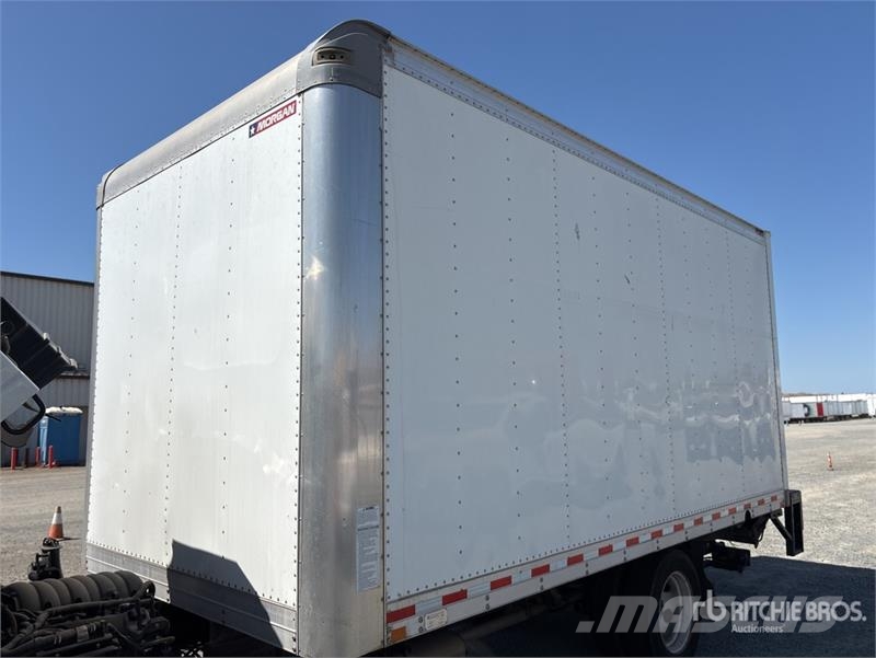 Isuzu NPR HD Camiones caja cerrada
